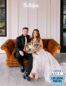 Read more about the article Our Autumn Sofa Made Her PEOPLE Magazine Debut